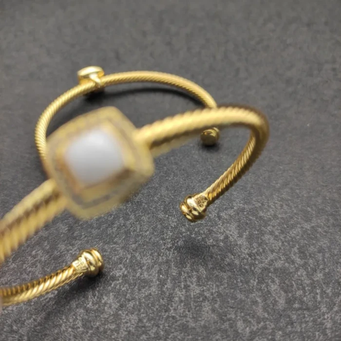 David Yurman 4mm Gold-Tone Square Diamond Cable White Agate Bracelet, Fits Wrist Sizes 15–20cm