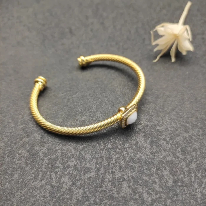 David Yurman 4mm Gold-Tone Square Diamond Cable White Agate Bracelet, Fits Wrist Sizes 15–20cm